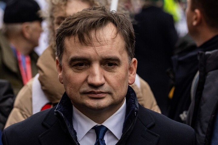 Folytatódik a politikai leszámolás Varsóban