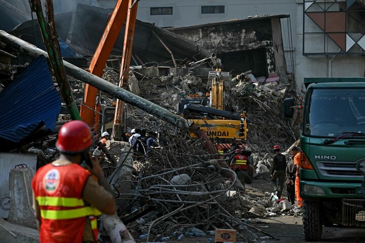 Fotó: Rizwan TABASSUM / AFP Többszörösére nőtt a pakisztáni plázatűz halálos áldozatainak száma