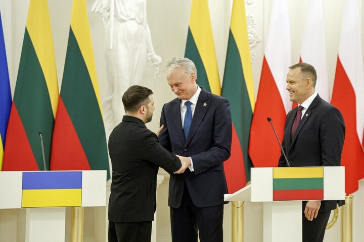 Zelenszkij beszéde közben oroszra váltott