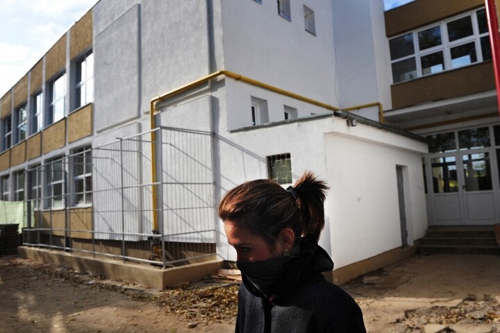 Órán omlott a diákok fejére a mennyezet