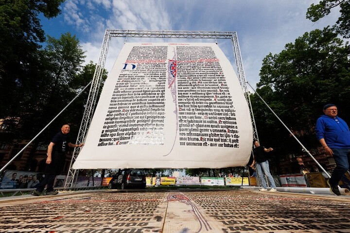 Gutenberg 36 soros Bibliájának töredékét azonosították a nemzeti könyvtárban