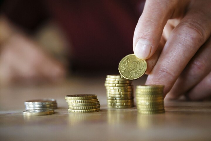 Fotó: AFP/DPA/Thomas Trutschel Adófizetés öt kiló apróval