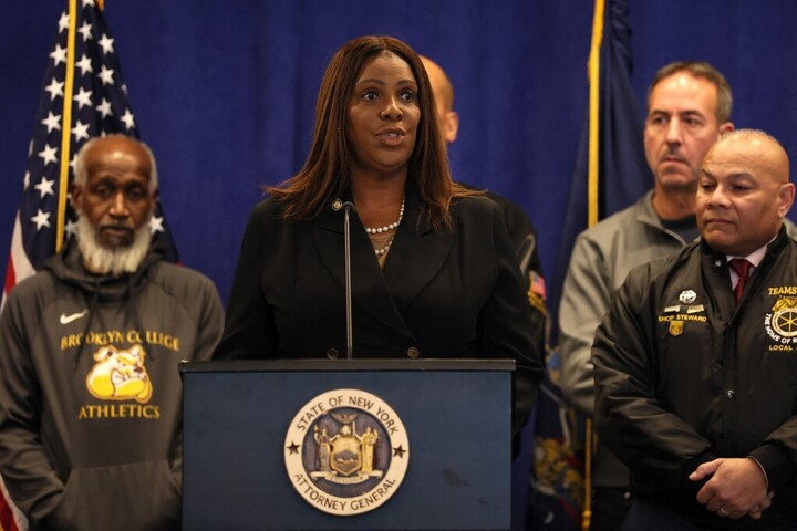 New York perli a Trump-adminisztrációt