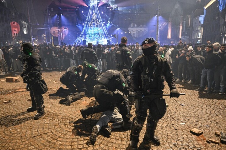 Bűnözői hálózat gyújtogatott újévkor Amszerdamban