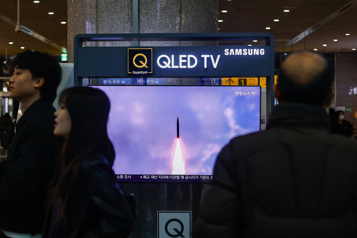 Észak-Korea ballisztikus rakétákat lőtt ki a Japán-tenger felett