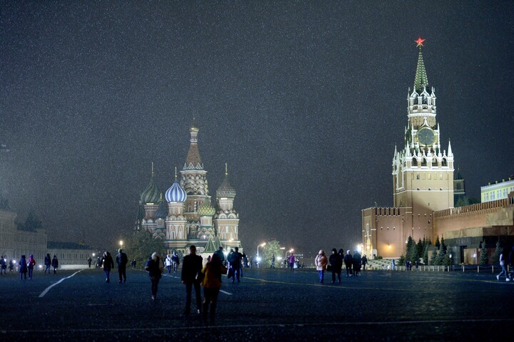 Orosz városok felett kísérteties fényoszlopok jelennek meg