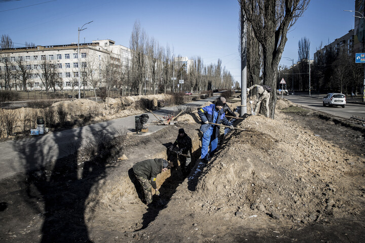 Kijevben utcai WC-k számára ásnak gödröket