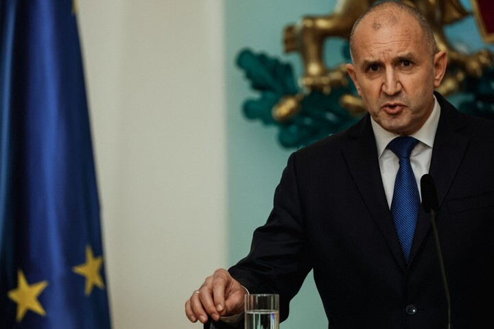 Bejelentette lemondását Rumen Radev bolgár elnök