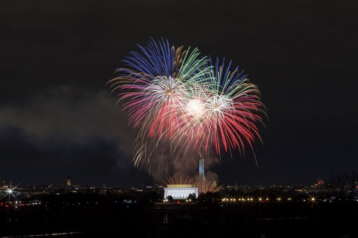 Óriás fényjátékkal köszöntötték a 250 éves USA-t