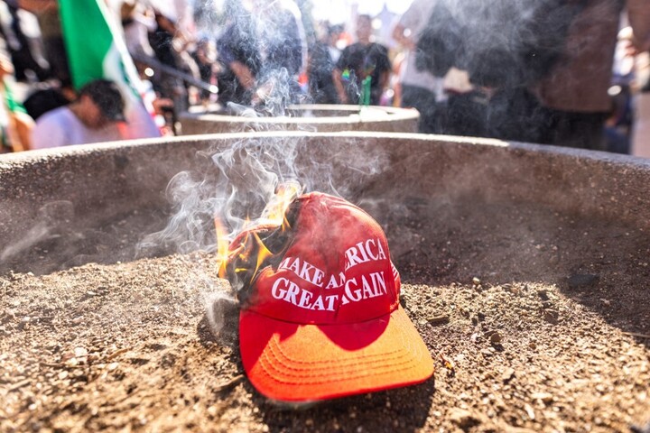 Egy hanyatló hegemón erődemonstrációja