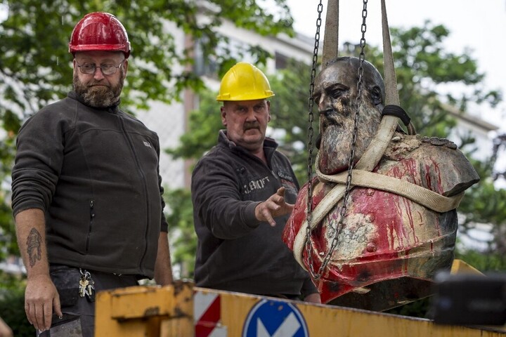 Táblákkal magyarázzák a múltat Belgiumban