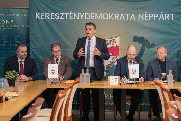 Nem gyűlölködésre kell építeni a kampányt