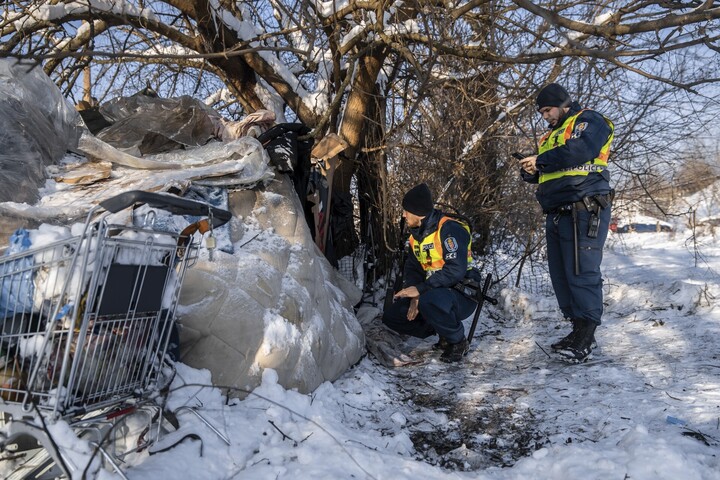 Kihűlt embereket mentettek meg több helyen az országban
