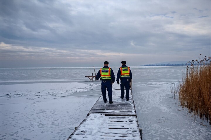 Fotó: Facebook/Magyarország Kormánya Olvad a természetes vizek jege, életveszélyes a jégen tartózkodni