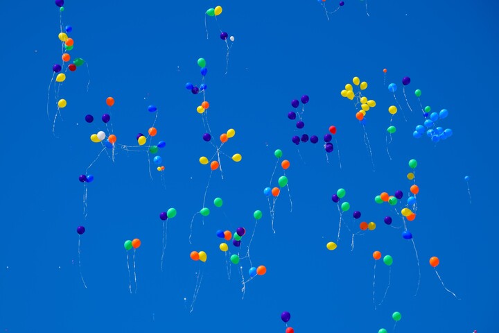 Szó szerint lufik robbantak fel egy szülinapi bulin + VIDEÓ