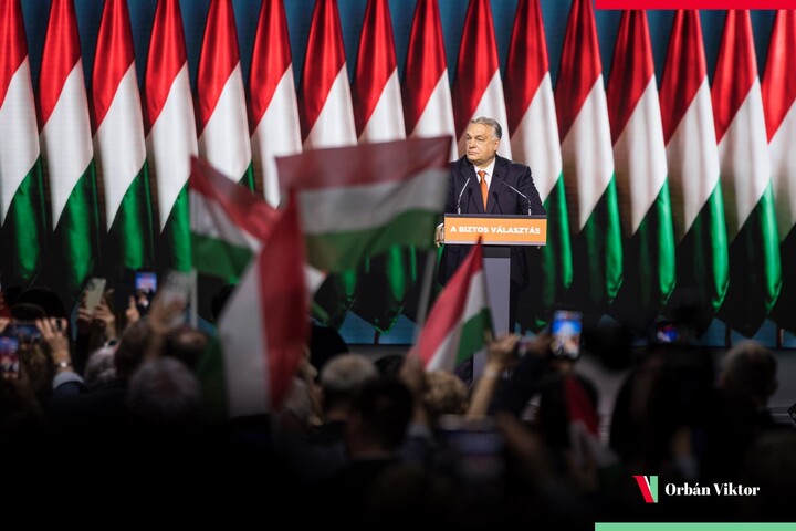Orbán Viktor: 16 éve azt tesszük, amit vállalunk