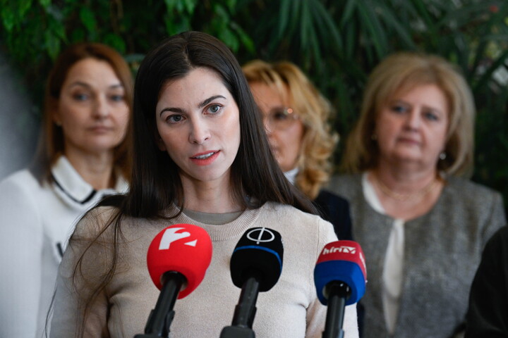 Női politikusok kampányt indítanak a békéért és a családok védelméért