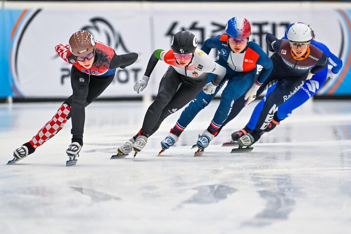 Döntőbe jutott a magyar vegyes váltó