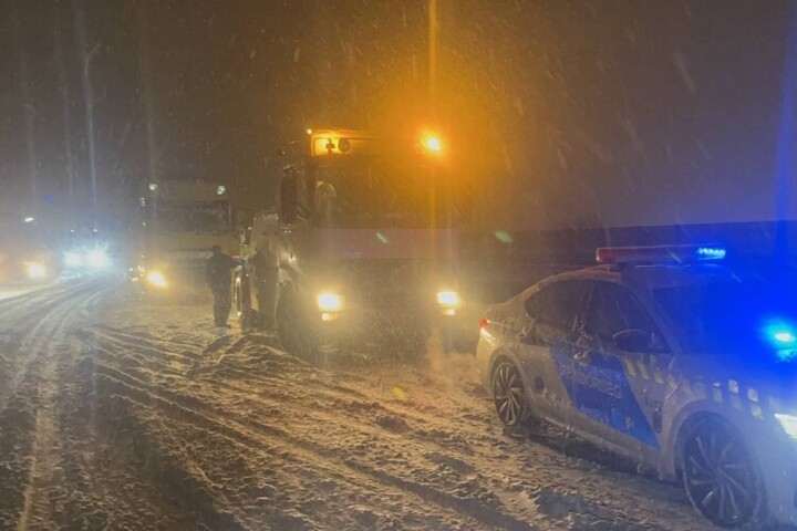 Hóhelyzet az utakon és a határon