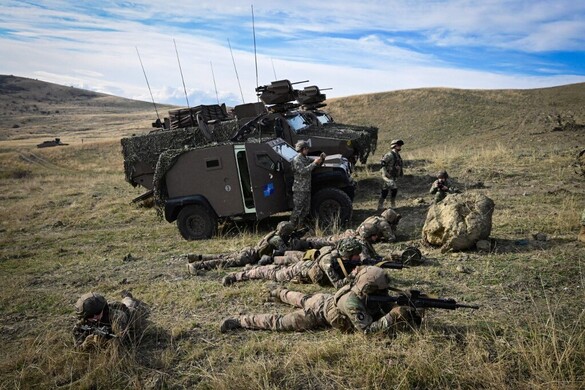 Fotó: AFP/Daniel Mihailescu Van egy kis gond a román haderőben