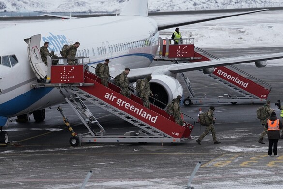 Nem vicc, Szlovénia két katonatisztet küld a frontra