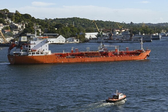 Mexikó leállíthatja a Kubába irányuló olajszállításokat