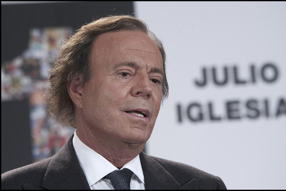 Julio Iglesias-t két nő szexuális zaklatásával vádolják