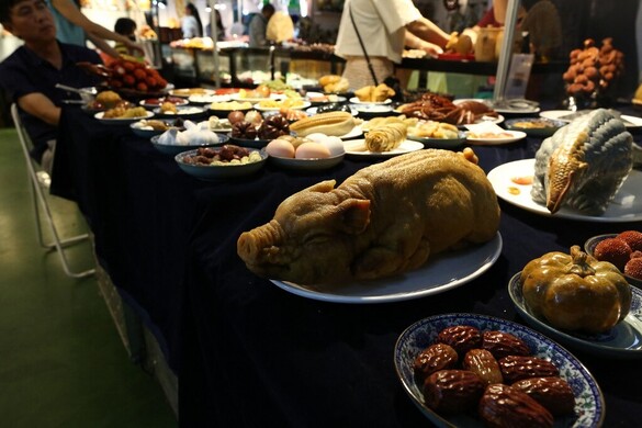 Hatalmas tömeg a disznóölésen