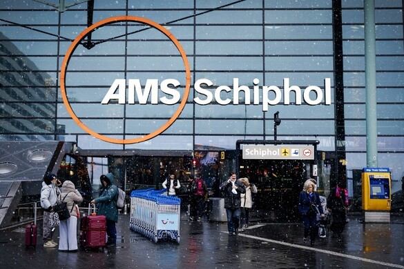 Többszáz járatot törölt az amszterdami repülőtér