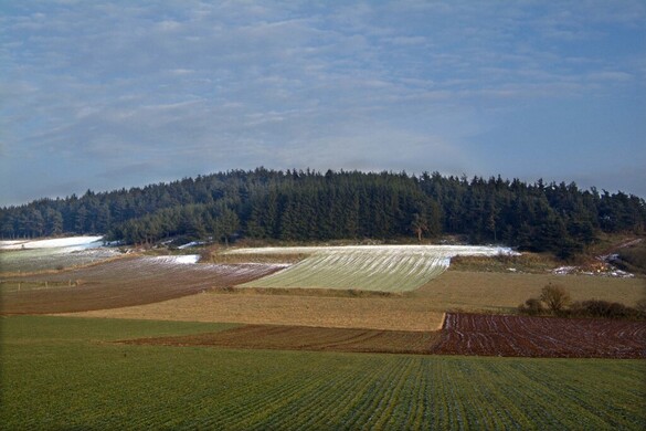 Lassan töltődnek a talajszintek