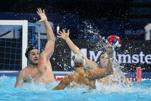 Kemény mérkőzésen át vezet az út a döntőbe