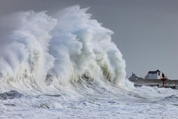 Chandra lecsapott, Írország elesett