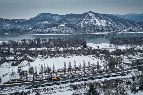 Lázár János: Nem tapasztalható fennakadás a vonatok közlekedésében