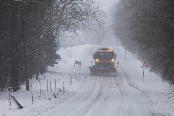 Megállás nélkül tisztítják az utakat a fővárosban