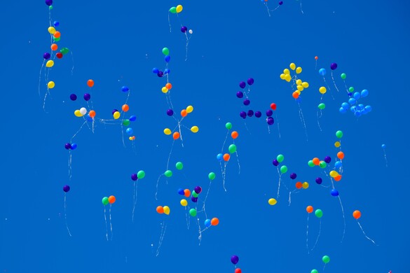 Szó szerint lufik robbantak fel egy szülinapi bulin + VIDEÓ