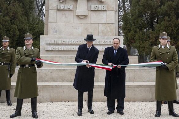 Átadták a Kozma utcai izraelita temető két felújított emlékművét
