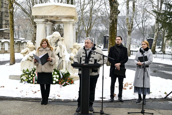 Blaha Lujzára emlékeztek a Fiumei úti sírkertben