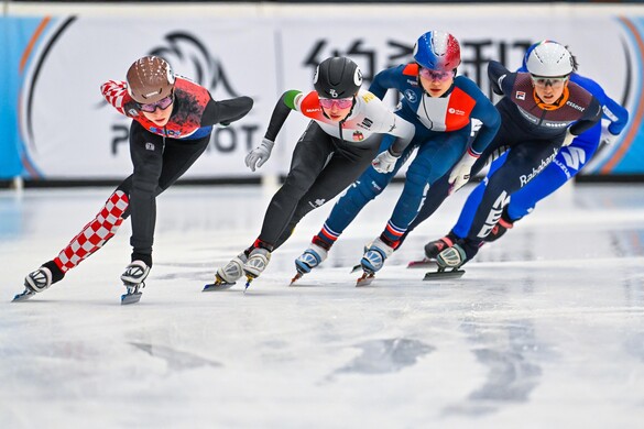 Döntőbe jutott a magyar vegyes váltó