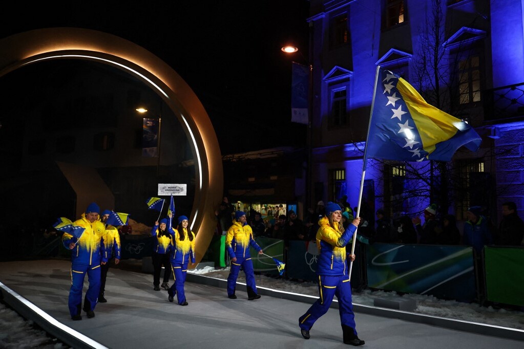 Bosznia-Hercegovina zászlaját Elvedina Muzaferija emelte a magasba