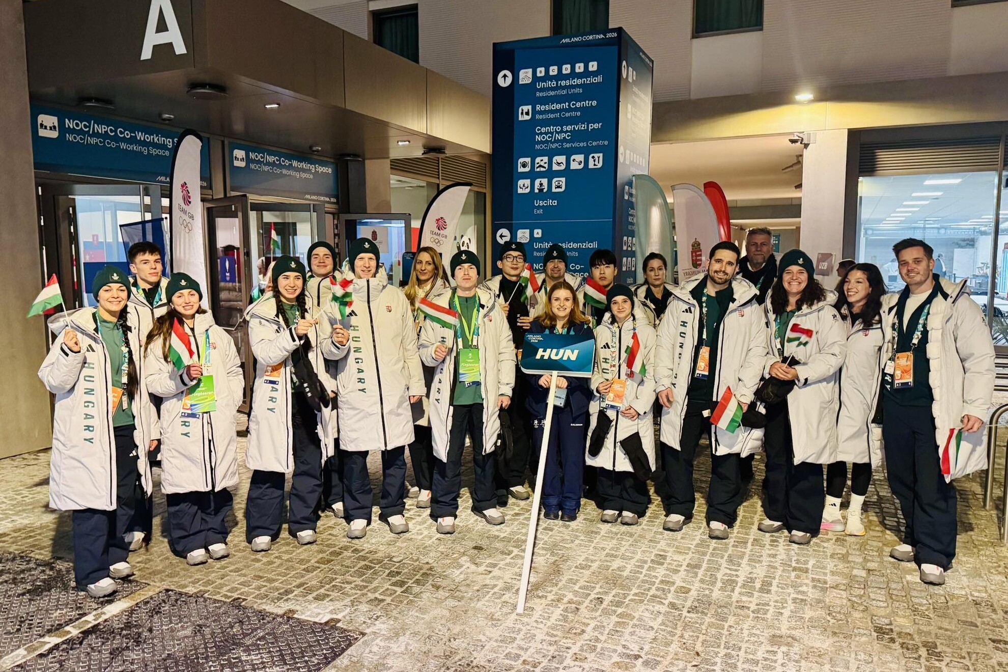 A magyar delegáció is úton van a megnyitó ünnepségre