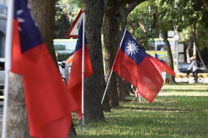 Peking támogatja az újraegyesítést pártoló tajvani erőket