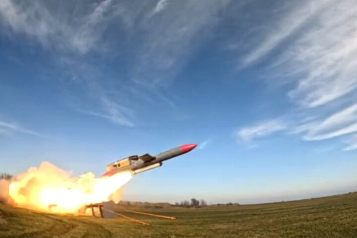 Flamingo rakéták találtak el egy üzemet