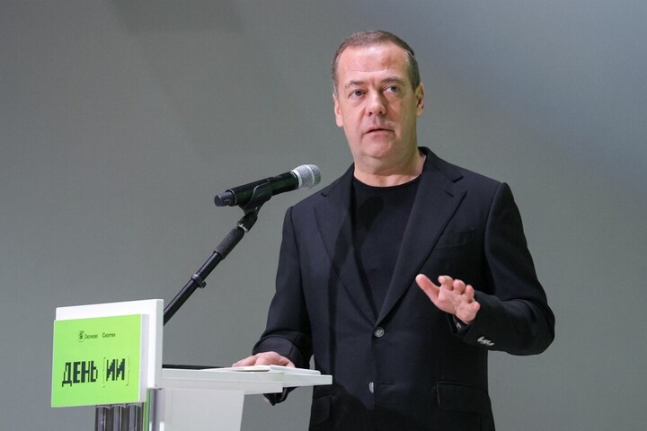 Medvegyev élesen bírálta Trumpot