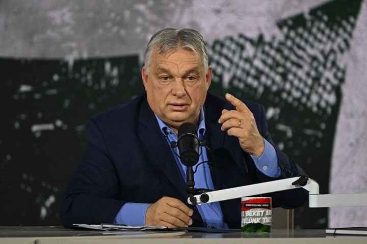 Fotó: AFP/Attila Kisbenedek Svájc szerint Orbán Viktort kell követni