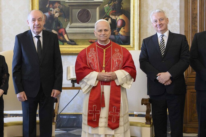 Fotó: AFP/Handout/Vatican Media Sulyok Tamás és Semjén Zsolt vatikáni látogatáson