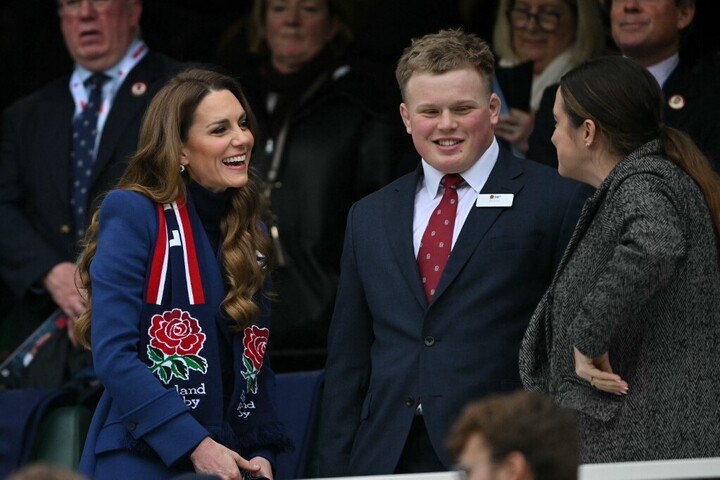 Katalin hercegné fülig érő mosollyal lépett a nyilvánosság elé