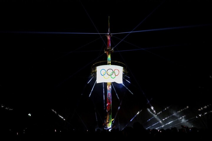 Fotó: AFP/Alex Martin Megérkezett az olimpiai zászló a következő téli játékok helyszínére