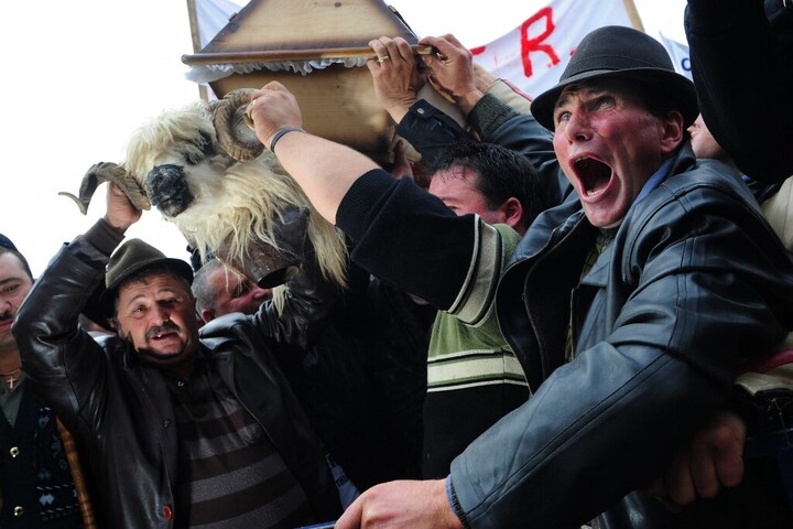 Fotó: AFP/Daniel Mihaliescu Brutális a román államadósság