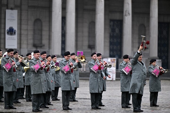 Csak a nyugdíj ment meg a belga hadseregtől