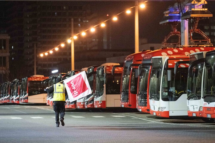 Fotó: Benjamin Westhoff / DPA / dpa Picture-Alliance via AFP 48 órás tömegközlekedési sztrájk kezdődött Németországban